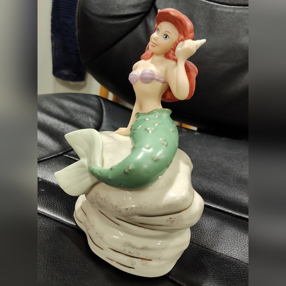 LENOX DISNEY SHOWCASE COLLECTION ARIEL "LITTLE MERMAID" SITTING ON ROCK, 7.5 In - Picture 2 of 10